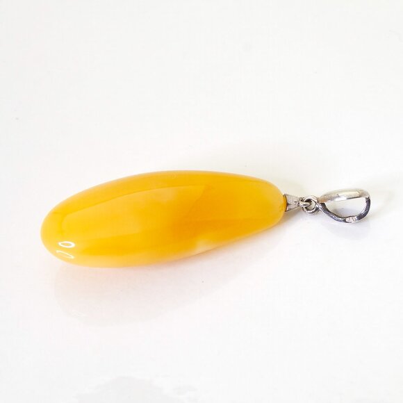 100% Real Genuine Butter Amber, Royal Amber With Silver Bail - Picture 3 of 8